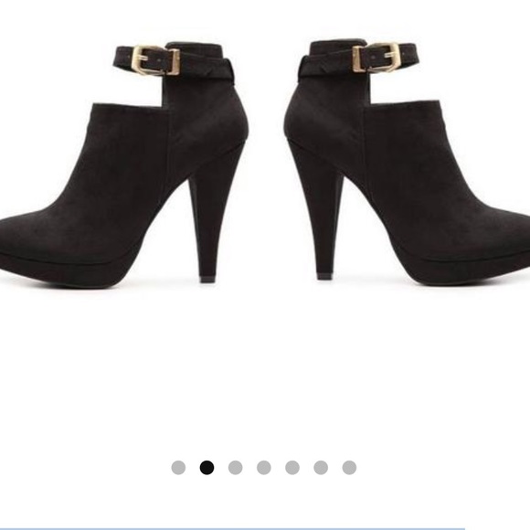 ❌SOLD❌ Black suede booties - Picture 2 of 8